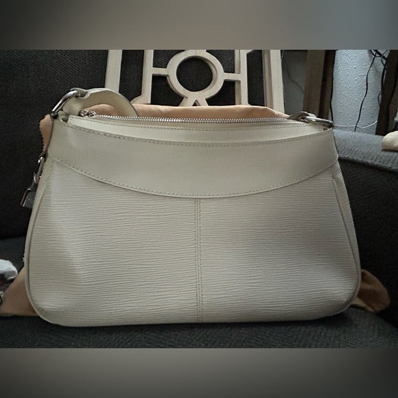 SOLD This is a gorgeous, authentic Louis Vuitton. Feel free to send offers. - Picture 2 of 16